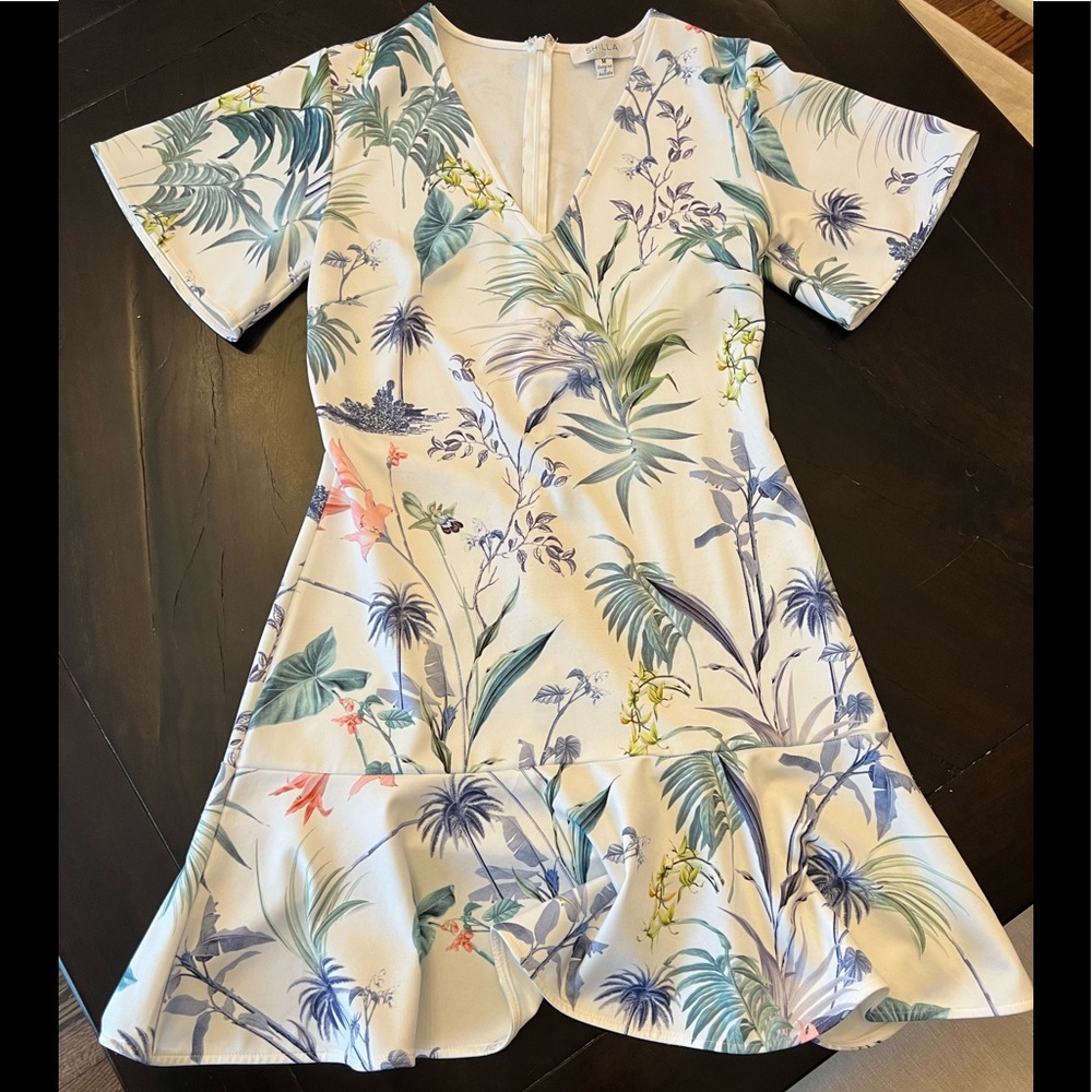 Woman’s Shilla top never warn but tags off. Size Medium